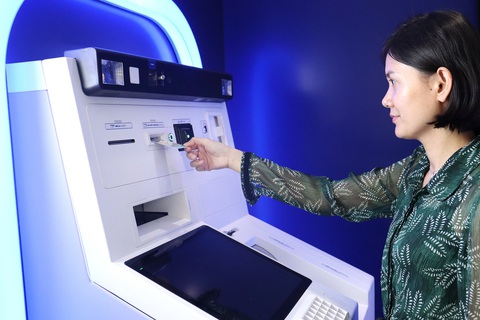 Có thể nộp và rút tiền trên máy ATM bằng căn cước công dân - Ảnh 1. Có thể nộp và rút tiền trên máy ATM bằng căn cước công dân - Ảnh 1.