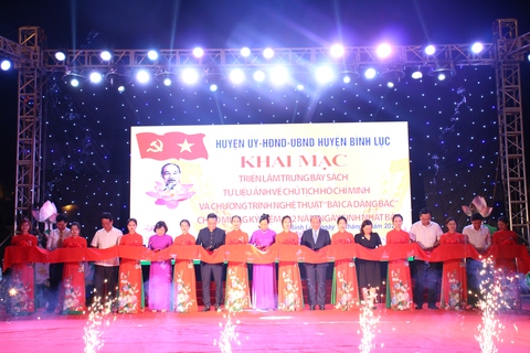 Triển lãm sách và tư liệu về Chủ tịch Hồ Chí Minh tại Bình Lục, Hà Nam - Ảnh 1. Triển lãm sách và tư liệu về Chủ tịch Hồ Chí Minh tại Bình Lục, Hà Nam - Ảnh 1.