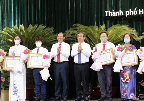 Bí thư Nguyễn Văn Nên: 355 điển hình theo gương Bác là những bông hoa đẹp - Ảnh 3. Bí thư Nguyễn Văn Nên: 355 điển hình theo gương Bác là những bông hoa đẹp - Ảnh 3.