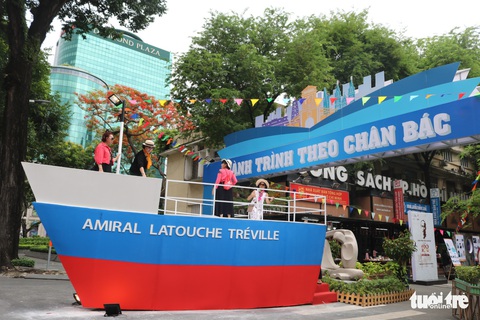 Xem triển lãm tái hiện 30 năm bôn ba cứu nước của Chủ tịch Hồ Chí Minh tại đường sách TP.HCM - Ảnh 1. Xem triển lãm tái hiện 30 năm bôn ba cứu nước của Chủ tịch Hồ Chí Minh tại đường sách TP.HCM - Ảnh 1.