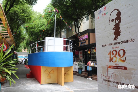 Xem triển lãm tái hiện 30 năm bôn ba cứu nước của Chủ tịch Hồ Chí Minh tại đường sách TP.HCM - Ảnh 3. Xem triển lãm tái hiện 30 năm bôn ba cứu nước của Chủ tịch Hồ Chí Minh tại đường sách TP.HCM - Ảnh 3.