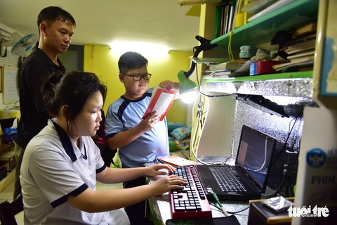 Giá đang nóng, đừng tăng học phí! - Ảnh 2. Giá đang nóng, đừng tăng học phí! - Ảnh 2.