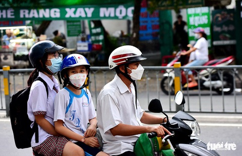 Giá đang nóng, đừng tăng học phí! - Ảnh 1. Giá đang nóng, đừng tăng học phí! - Ảnh 1.