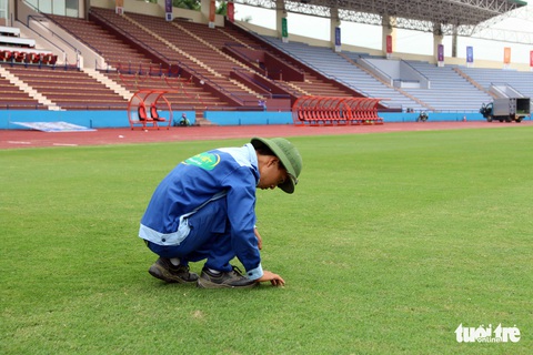 Ngắm sân Việt Trì đẹp như nhung trước trận bán kết U23 Việt Nam - U23 Malaysia - Ảnh 7. Ngắm sân Việt Trì đẹp như nhung trước trận bán kết U23 Việt Nam - U23 Malaysia - Ảnh 7.