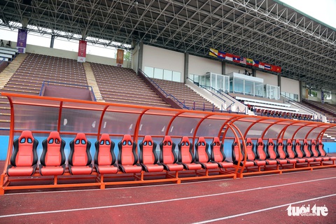 Ngắm sân Việt Trì đẹp như nhung trước trận bán kết U23 Việt Nam - U23 Malaysia - Ảnh 3. Ngắm sân Việt Trì đẹp như nhung trước trận bán kết U23 Việt Nam - U23 Malaysia - Ảnh 3.