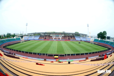 Ngắm sân Việt Trì đẹp như nhung trước trận bán kết U23 Việt Nam - U23 Malaysia - Ảnh 1. Ngắm sân Việt Trì đẹp như nhung trước trận bán kết U23 Việt Nam - U23 Malaysia - Ảnh 1.