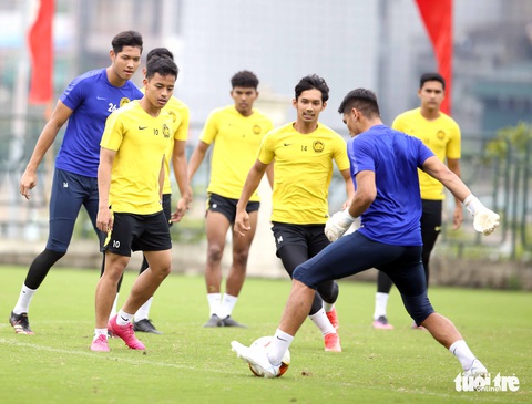Ngôi sao đang thi đấu ở Bỉ của U23 Malaysia nổi bật trên sân tập - Ảnh 2. Ngôi sao đang thi đấu ở Bỉ của U23 Malaysia nổi bật trên sân tập - Ảnh 2.