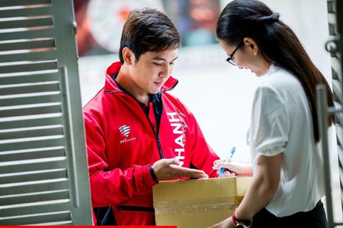 Giới công sở thấp thỏm lo rủi ro khi chuyển phát, đâu là giải pháp? - Ảnh 1. Giới công sở thấp thỏm lo rủi ro khi chuyển phát, đâu là giải pháp? - Ảnh 1.