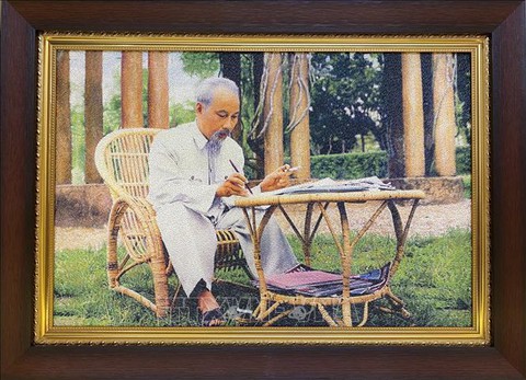 Độc đáo bộ tranh gạo Bác Hồ kính yêu - Ảnh 1. Độc đáo bộ tranh gạo Bác Hồ kính yêu - Ảnh 1.