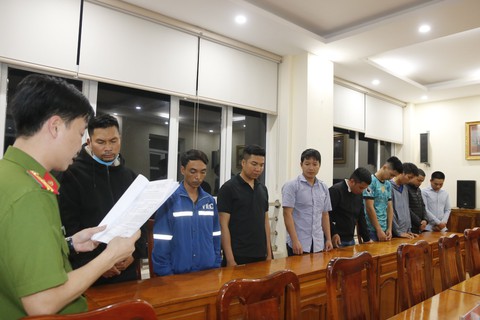 Vụ bảo kê xe quá tải đi vào cao tốc Nội Bài - Lào Cai: Bắt thêm 9 trưởng ca thu phí - Ảnh 1. Vụ bảo kê xe quá tải đi vào cao tốc Nội Bài - Lào Cai: Bắt thêm 9 trưởng ca thu phí - Ảnh 1.