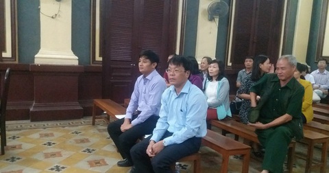Giảm thời gian thử thách cho 2 bị cáo vụ chìm canô ở biển Cần Giờ - Ảnh 1. Giảm thời gian thử thách cho 2 bị cáo vụ chìm canô ở biển Cần Giờ - Ảnh 1.