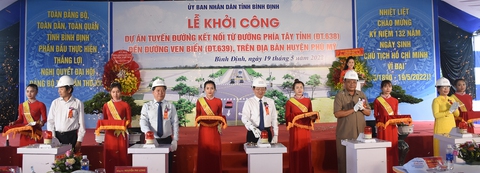 Bình Định quyết tháo hết ‘điểm nghẽn’ về hạ tầng giao thông - Ảnh 1. Bình Định quyết tháo hết ‘điểm nghẽn’ về hạ tầng giao thông - Ảnh 1.