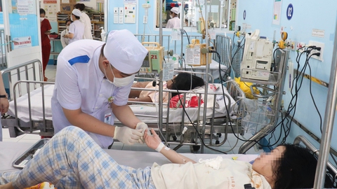 Cảnh báo: Miền Nam đang vào mùa sốt xuất huyết, tay chân miệng - Ảnh 1. Cảnh báo: Miền Nam đang vào mùa sốt xuất huyết, tay chân miệng - Ảnh 1.