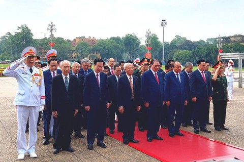 Lãnh đạo Đảng, Nhà nước vào lăng viếng Chủ tịch Hồ Chí Minh - Ảnh 1. Lãnh đạo Đảng, Nhà nước vào lăng viếng Chủ tịch Hồ Chí Minh - Ảnh 1.