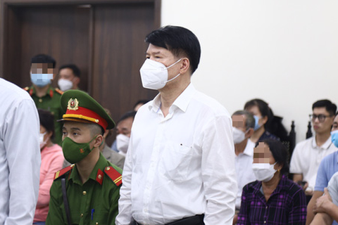 VKS bất ngờ đề nghị giảm mức án, cựu thứ trưởng Trương Quốc Cường lãnh 4 năm tù - Ảnh 1. VKS bất ngờ đề nghị giảm mức án, cựu thứ trưởng Trương Quốc Cường lãnh 4 năm tù - Ảnh 1.