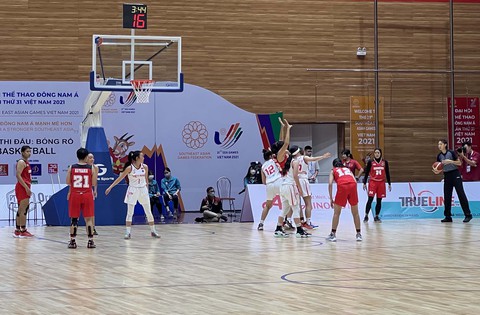 Tuyển bóng rổ nữ Việt Nam thua trận đầu tiên tại SEA Games 31 - Ảnh 1. Tuyển bóng rổ nữ Việt Nam thua trận đầu tiên tại SEA Games 31 - Ảnh 1.
