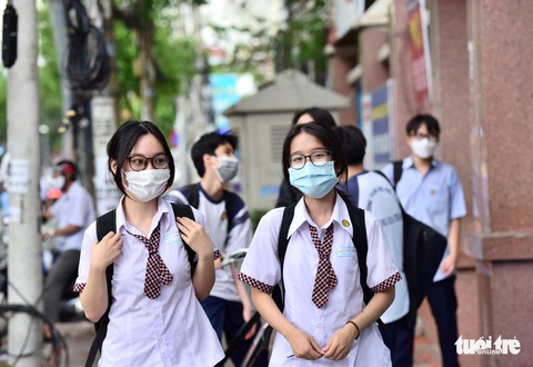TP.HCM dự kiến tăng học phí năm học tới: Giám đốc Sở GD-ĐT nói gì? - Ảnh 1. TP.HCM dự kiến tăng học phí năm học tới: Giám đốc Sở GD-ĐT nói gì? - Ảnh 1.