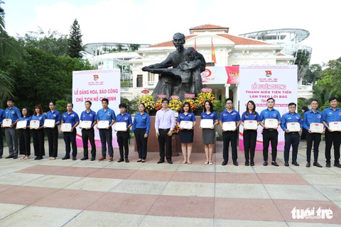 Tuyên dương 138 tập thể, cá nhân điển hình học tập và làm theo lời Bác - Ảnh 5. Tuyên dương 138 tập thể, cá nhân điển hình học tập và làm theo lời Bác - Ảnh 5.