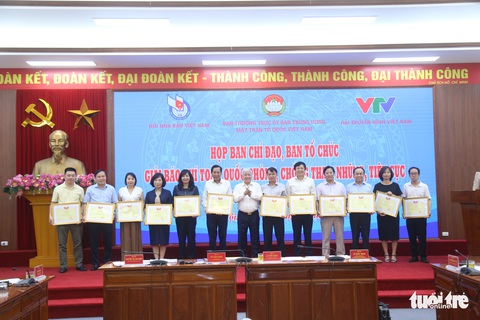 Báo Tuổi Trẻ nhận bằng khen của Trung ương MTTQ Việt Nam - Ảnh 2. Báo Tuổi Trẻ nhận bằng khen của Trung ương MTTQ Việt Nam - Ảnh 2.