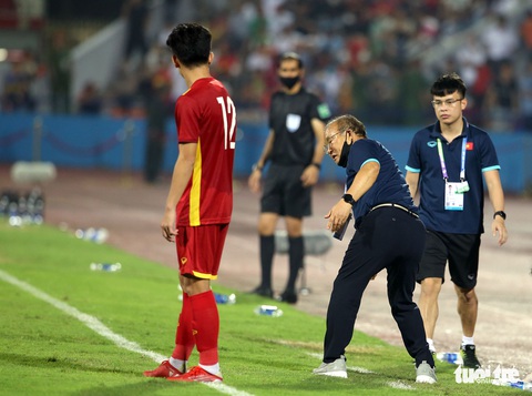 Để thắng U23 Malaysia, ông Park cùng dàn trợ lý hết sức vất vả ngoài sân - Ảnh 7. Để thắng U23 Malaysia, ông Park cùng dàn trợ lý hết sức vất vả ngoài sân - Ảnh 7.