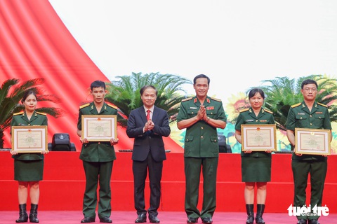 Đại tướng Phan Văn Giang: Đẩy mạnh nghiên cứu khoa học quân sự trong toàn quân - Ảnh 2. Đại tướng Phan Văn Giang: Đẩy mạnh nghiên cứu khoa học quân sự trong toàn quân - Ảnh 2.