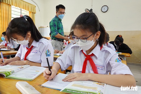 TP.HCM dự kiến tăng học phí năm học tới: Giám đốc Sở GD-ĐT nói gì? - Ảnh 5. TP.HCM dự kiến tăng học phí năm học tới: Giám đốc Sở GD-ĐT nói gì? - Ảnh 5.