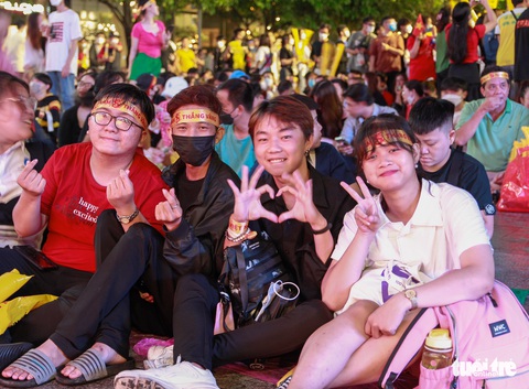 Người dân vui mừng chiến thắng của U23 Việt Nam - Ảnh 3. Người dân vui mừng chiến thắng của U23 Việt Nam - Ảnh 3.