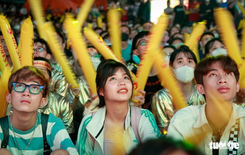 Người dân vui mừng chiến thắng của U23 Việt Nam - Ảnh 12. Người dân vui mừng chiến thắng của U23 Việt Nam - Ảnh 12.