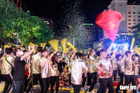 Người dân vui mừng chiến thắng của U23 Việt Nam - Ảnh 1. Người dân vui mừng chiến thắng của U23 Việt Nam - Ảnh 1.