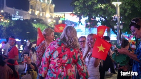 Người dân vui mừng chiến thắng của U23 Việt Nam - Ảnh 15. Người dân vui mừng chiến thắng của U23 Việt Nam - Ảnh 15.