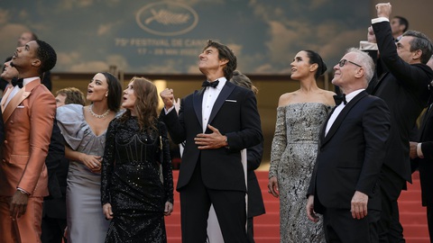 Tom Cruise hớp hồn người hâm mộ tại Liên hoan phim Cannes - Ảnh 3. Tom Cruise hớp hồn người hâm mộ tại Liên hoan phim Cannes - Ảnh 3.