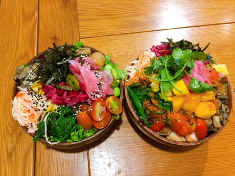 Tô salad poke đầy màu sắc kiểu Hawaii có gì mà giới trẻ Việt đang ghiền? - Ảnh 4. Tô salad poke đầy màu sắc kiểu Hawaii có gì mà giới trẻ Việt đang ghiền? - Ảnh 4.