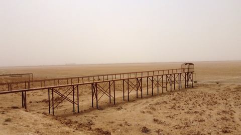 Biến đổi khí hậu khiến hồ rộng 5km vuông ở Iraq thành cái ao nhỏ - Ảnh 4. Biến đổi khí hậu khiến hồ rộng 5km vuông ở Iraq thành cái ao nhỏ - Ảnh 4.