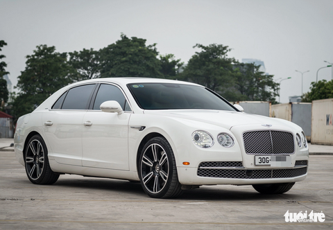 Bentley Flying Spur lăn bánh 8 năm vẫn có giá ngang Lexus LX600 mới - Ảnh 1. Bentley Flying Spur lăn bánh 8 năm vẫn có giá ngang Lexus LX600 mới - Ảnh 1.