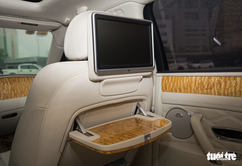 Bentley Flying Spur lăn bánh 8 năm vẫn có giá ngang Lexus LX600 mới - Ảnh 11. Bentley Flying Spur lăn bánh 8 năm vẫn có giá ngang Lexus LX600 mới - Ảnh 11.