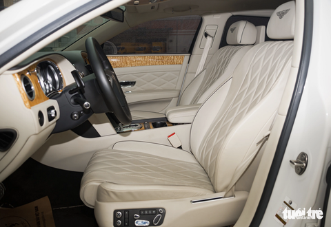 Bentley Flying Spur lăn bánh 8 năm vẫn có giá ngang Lexus LX600 mới - Ảnh 9. Bentley Flying Spur lăn bánh 8 năm vẫn có giá ngang Lexus LX600 mới - Ảnh 9.