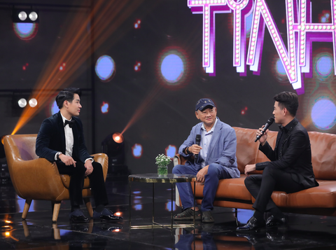 Thiên thần nội y Taylor Hill diện đầm của Công Trí; Đức Tiến thăm hỏi trẻ kém may mắn - Ảnh 2. Thiên thần nội y Taylor Hill diện đầm của Công Trí; Đức Tiến thăm hỏi trẻ kém may mắn - Ảnh 2.