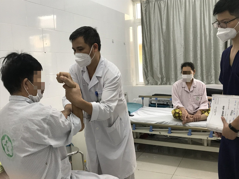 2 vợ chồng bị liệt vì ăn hạt đậu muồng tây ngừa tiểu đường - Ảnh 1. 2 vợ chồng bị liệt vì ăn hạt đậu muồng tây ngừa tiểu đường - Ảnh 1.