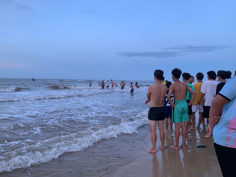 Cứu 6 học sinh đuối nước, 2 thanh niên được chủ tịch tỉnh tặng bằng khen - Ảnh 1. Cứu 6 học sinh đuối nước, 2 thanh niên được chủ tịch tỉnh tặng bằng khen - Ảnh 1.