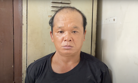 Khởi tố, bắt tạm giam người đàn ông trộm 32 nắp chắn rác trên cầu Thủ Thiêm 2 - Ảnh 1. Khởi tố, bắt tạm giam người đàn ông trộm 32 nắp chắn rác trên cầu Thủ Thiêm 2 - Ảnh 1.