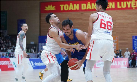 Tuyển bóng rổ nam bất lực trước trung phong 2,11m của Philippines - Ảnh 1. Tuyển bóng rổ nam bất lực trước trung phong 2,11m của Philippines - Ảnh 1.