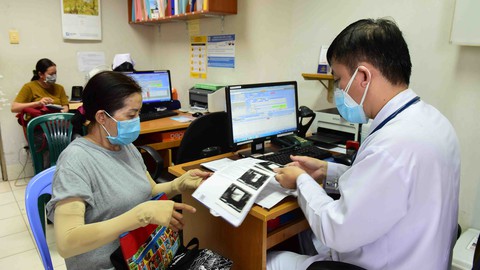 Nên có nhiều mức đóng bảo hiểm y tế - Ảnh 1. Nên có nhiều mức đóng bảo hiểm y tế - Ảnh 1.