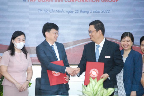 Trao học bổng ‘Đổi mới sáng tạo’ cho sinh viên ĐH Ngoại thương - Ảnh 1. Trao học bổng ‘Đổi mới sáng tạo’ cho sinh viên ĐH Ngoại thương - Ảnh 1.
