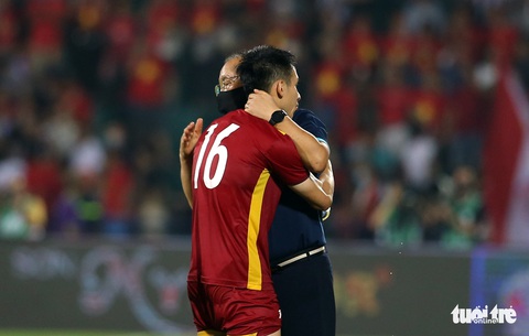 Hùng Dũng muốn thở không nổi sau 120 phút cày trên sân trước U23 Malaysia - Ảnh 5. Hùng Dũng muốn thở không nổi sau 120 phút cày trên sân trước U23 Malaysia - Ảnh 5.