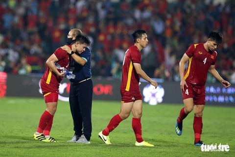 Hùng Dũng muốn thở không nổi sau 120 phút cày trên sân trước U23 Malaysia - Ảnh 6. Hùng Dũng muốn thở không nổi sau 120 phút cày trên sân trước U23 Malaysia - Ảnh 6.