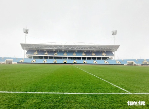 Mặt sân Mỹ Đình bị úa, cỏ chết nhiều trước trận chung kết U23 Việt Nam - U23 Thái Lan - Ảnh 1. Mặt sân Mỹ Đình bị úa, cỏ chết nhiều trước trận chung kết U23 Việt Nam - U23 Thái Lan - Ảnh 1.