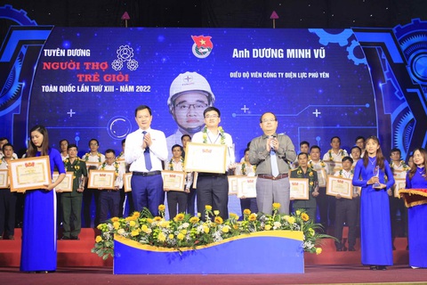Điều độ viên PC Phú Yên được tuyên dương gương ‘Người thợ trẻ giỏi’ toàn quốc 2022 - Ảnh 1. Điều độ viên PC Phú Yên được tuyên dương gương ‘Người thợ trẻ giỏi’ toàn quốc 2022 - Ảnh 1.