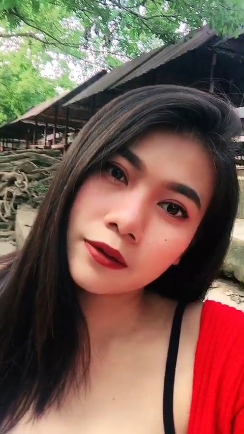 Cộng đồng mạng phát sốt trước ‘tài xế xe buýt xinh đẹp nhất thế giới’ - Ảnh 6. Cộng đồng mạng phát sốt trước ‘tài xế xe buýt xinh đẹp nhất thế giới’ - Ảnh 6.
