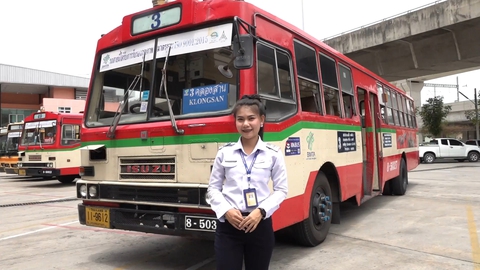 Cộng đồng mạng phát sốt trước ‘tài xế xe buýt xinh đẹp nhất thế giới’ - Ảnh 4. Cộng đồng mạng phát sốt trước ‘tài xế xe buýt xinh đẹp nhất thế giới’ - Ảnh 4.