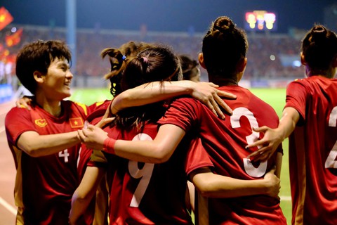 Tuyển nữ Việt Nam lần thứ 7 đoạt HCV SEA Games - Ảnh 2. Tuyển nữ Việt Nam lần thứ 7 đoạt HCV SEA Games - Ảnh 2.